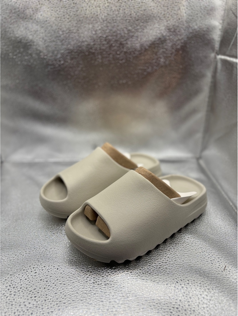 YS-01 cream yeezy slide size 6